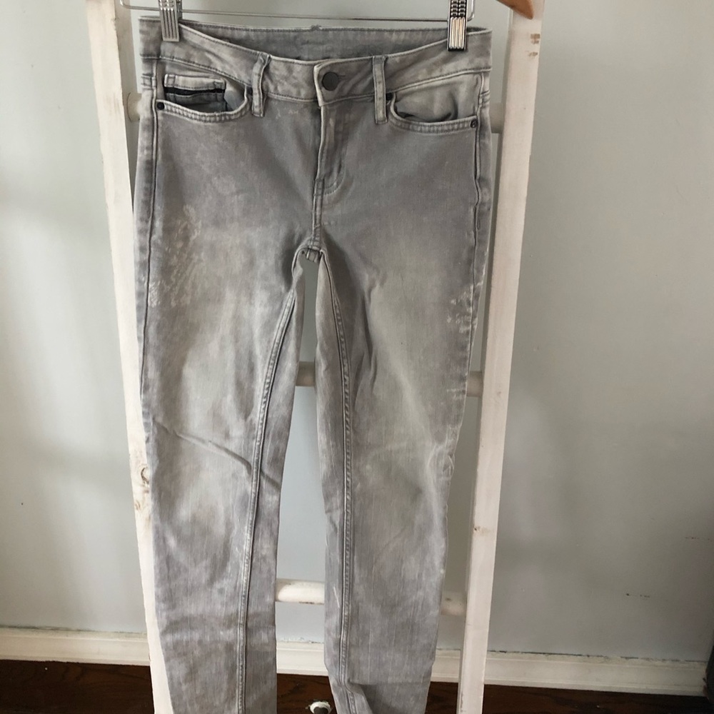 Calvin Klein Grey and White Wash out size:25